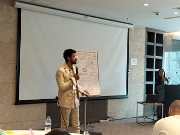 7d6b97e5-0a3a-40af-9eea-c26b00350123